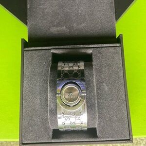 Vintage Gucci 6100L Women’s TWIRL Watch